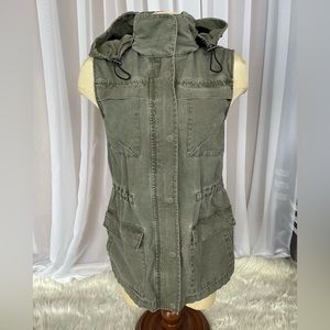 DKNY Olive Khaki jacket vest which hooded and 4 packets. SzXXS